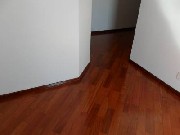 Raspagem de piso de madeira em tremedal